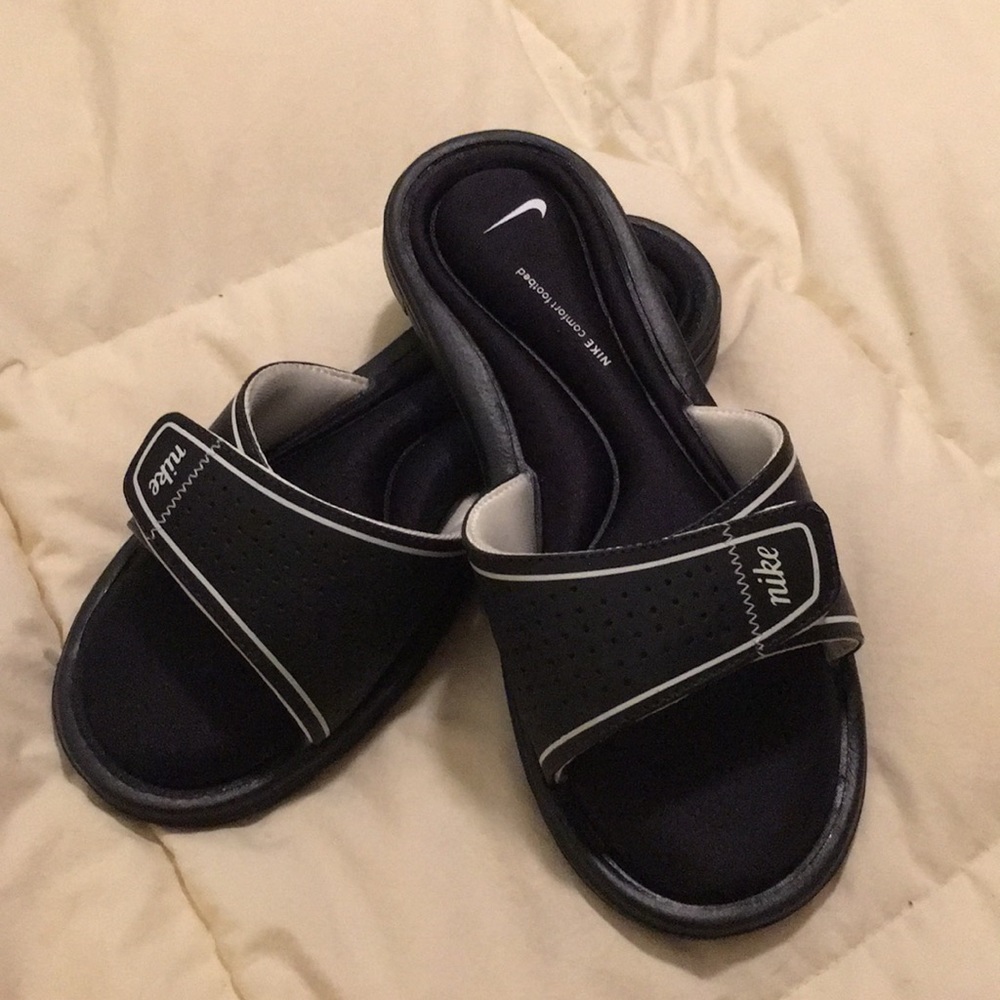 Nike women’s comfort slide black size 8 new